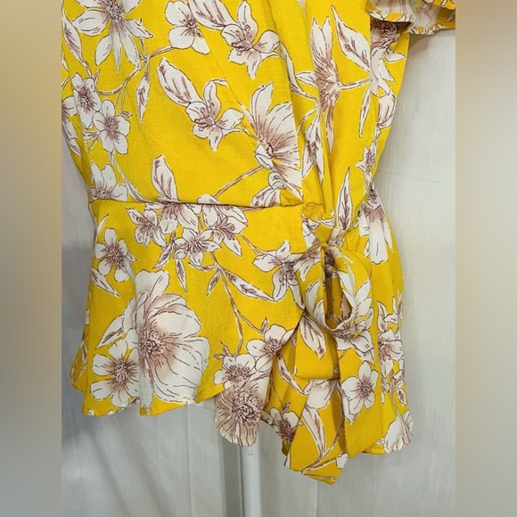Meraki Woman's Yellow Floral V-Neck Short Sleeve Waist Tie Blouse Size XL NWT - Picture 6 of 14